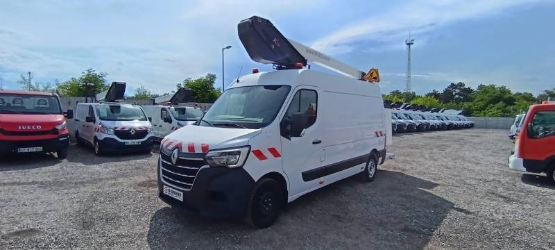 Renault Master Klubb K32 - 12,5 m, 120 kg - Camión con plataforma elevadora: foto 2 Renault Master Klubb K32 - 12,5 m, 120 kg - Camión con plataforma elevadora: foto 2