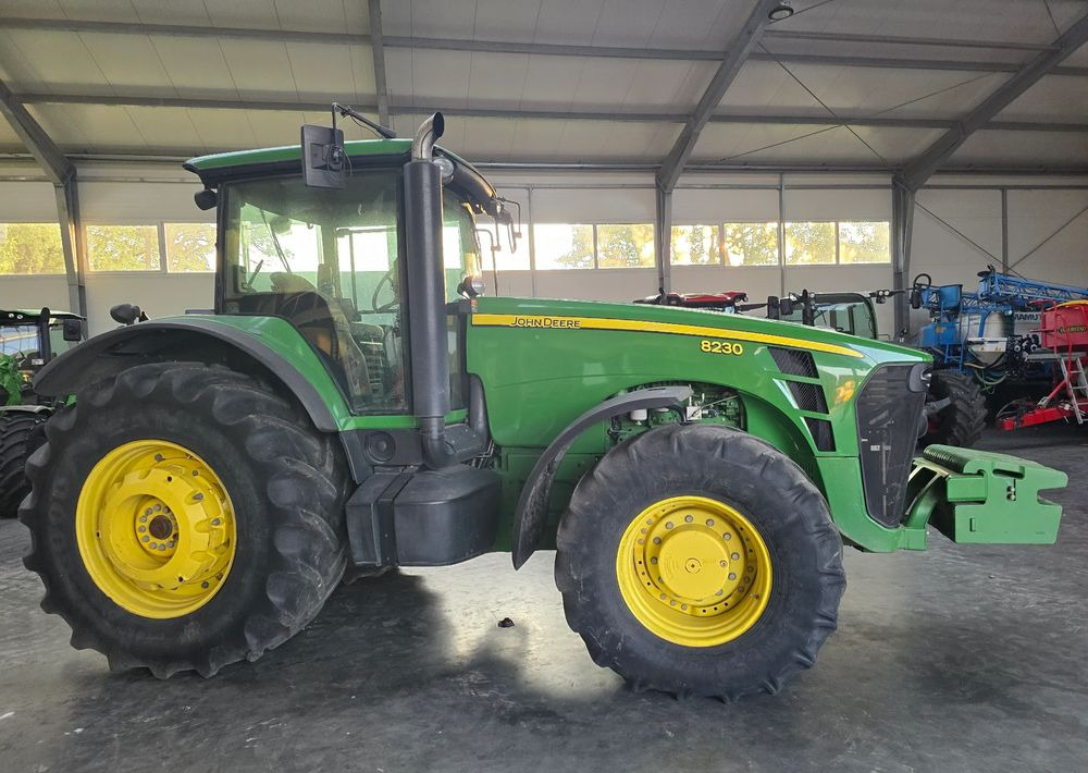 John Deere 8230 - Tractor: foto 5 John Deere 8230 - Tractor: foto 5