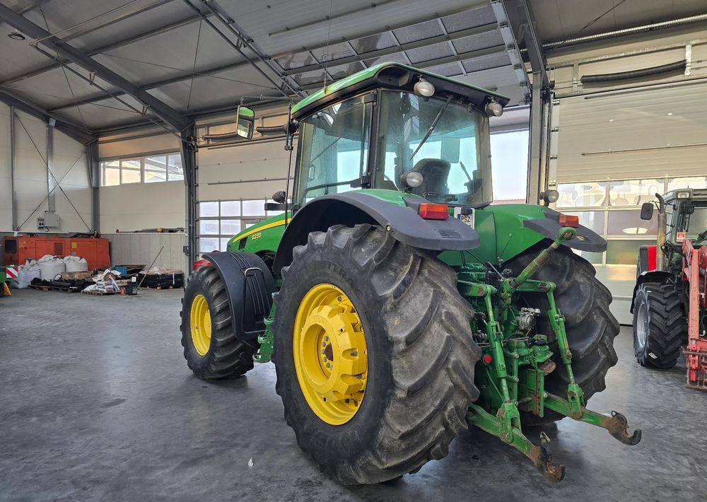 John Deere 8230 - Tractor: foto 4 John Deere 8230 - Tractor: foto 4