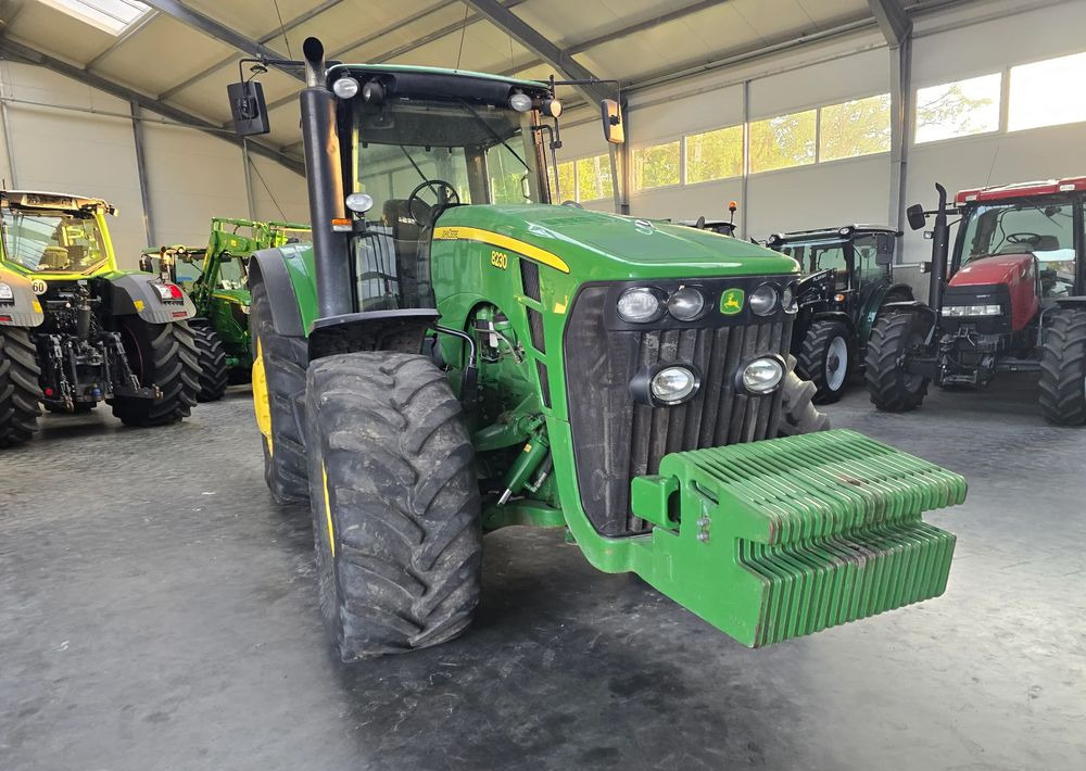 John Deere 8230 - Tractor: foto 2 John Deere 8230 - Tractor: foto 2