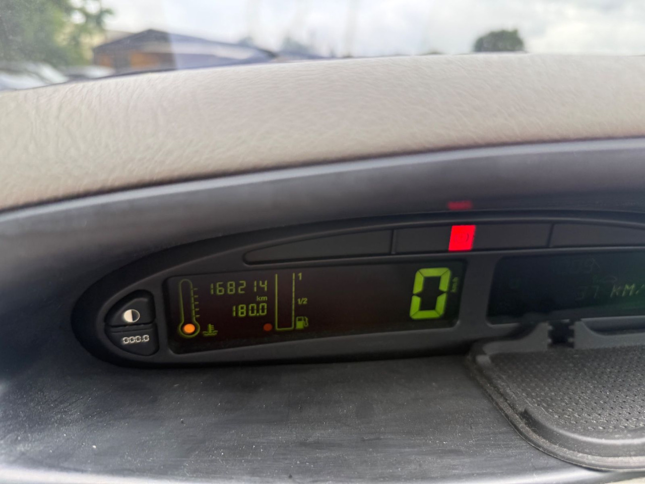 Sedan Citroën Xsara Picasso 1.8 16V Exclusive: foto 12