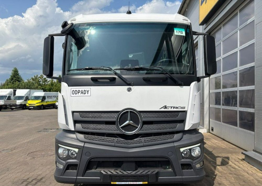 Mercedes-Benz Actros - Camión de basura: foto 2 Mercedes-Benz Actros - Camión de basura: foto 2