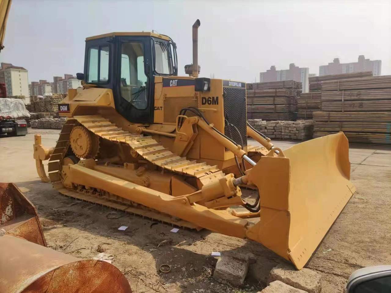 CAT D6M - Bulldozer: foto 1 CAT D6M - Bulldozer: foto 1