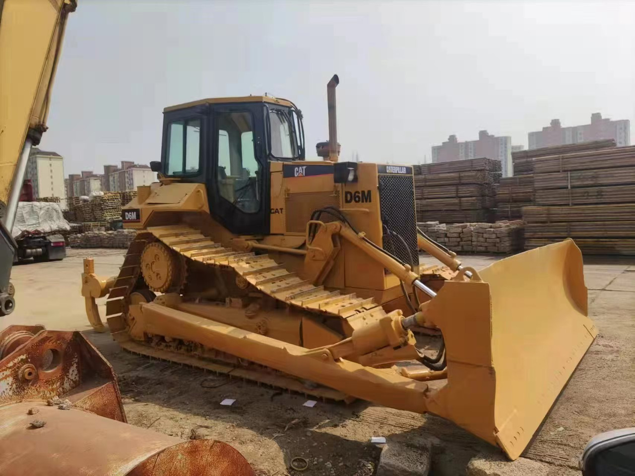 CAT D6M - Bulldozer: foto 1 CAT D6M - Bulldozer: foto 1