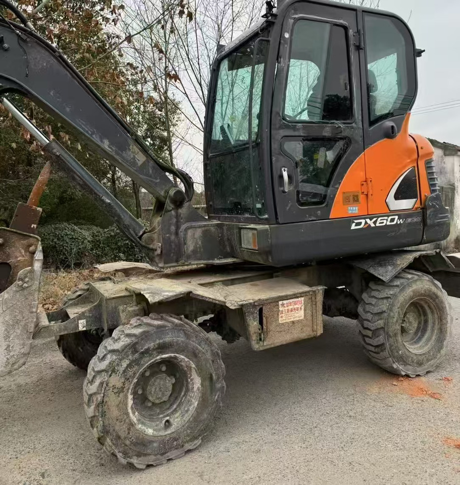 Doosan DX60 - Excavadora de ruedas: foto 2 Doosan DX60 - Excavadora de ruedas: foto 2