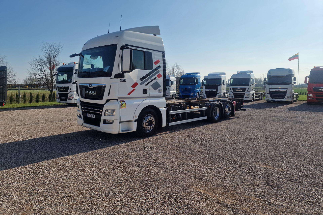 MAN TGX 26.420 - Camión portacontenedore/ Intercambiable: foto 1 MAN TGX 26.420 - Camión portacontenedore/ Intercambiable: foto 1