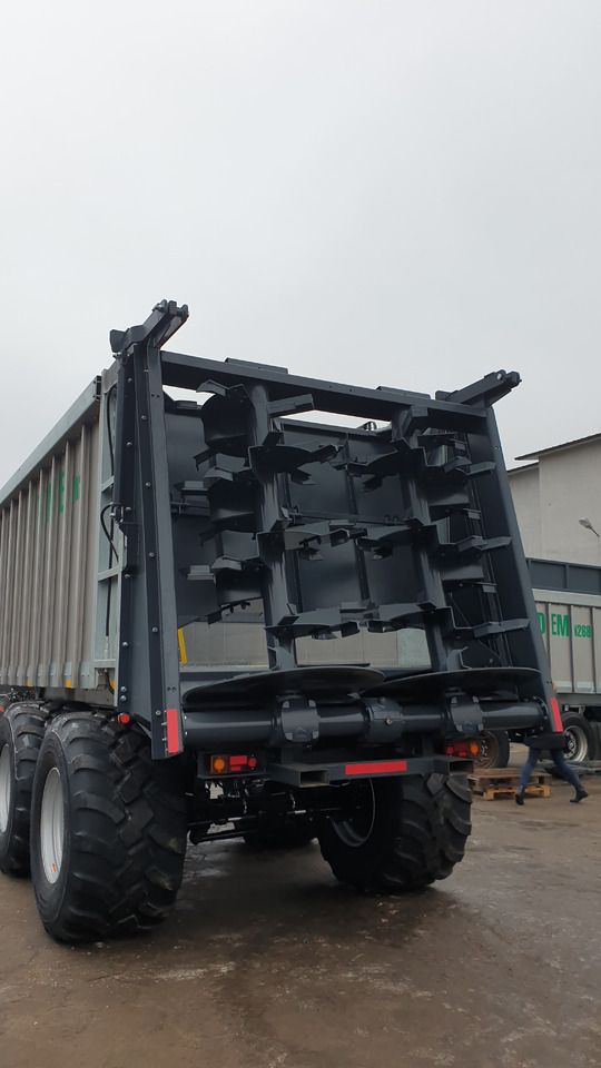 Esparcidor de estiércol nuevo Auto-Agro Mistreuer / Manure spreader / Epandeur à fumier / Rimorchio spandiconcime / Abonadora / Разбрасыватель органических удобрений / Rozrzutnik obornika Tandem N268: foto 24