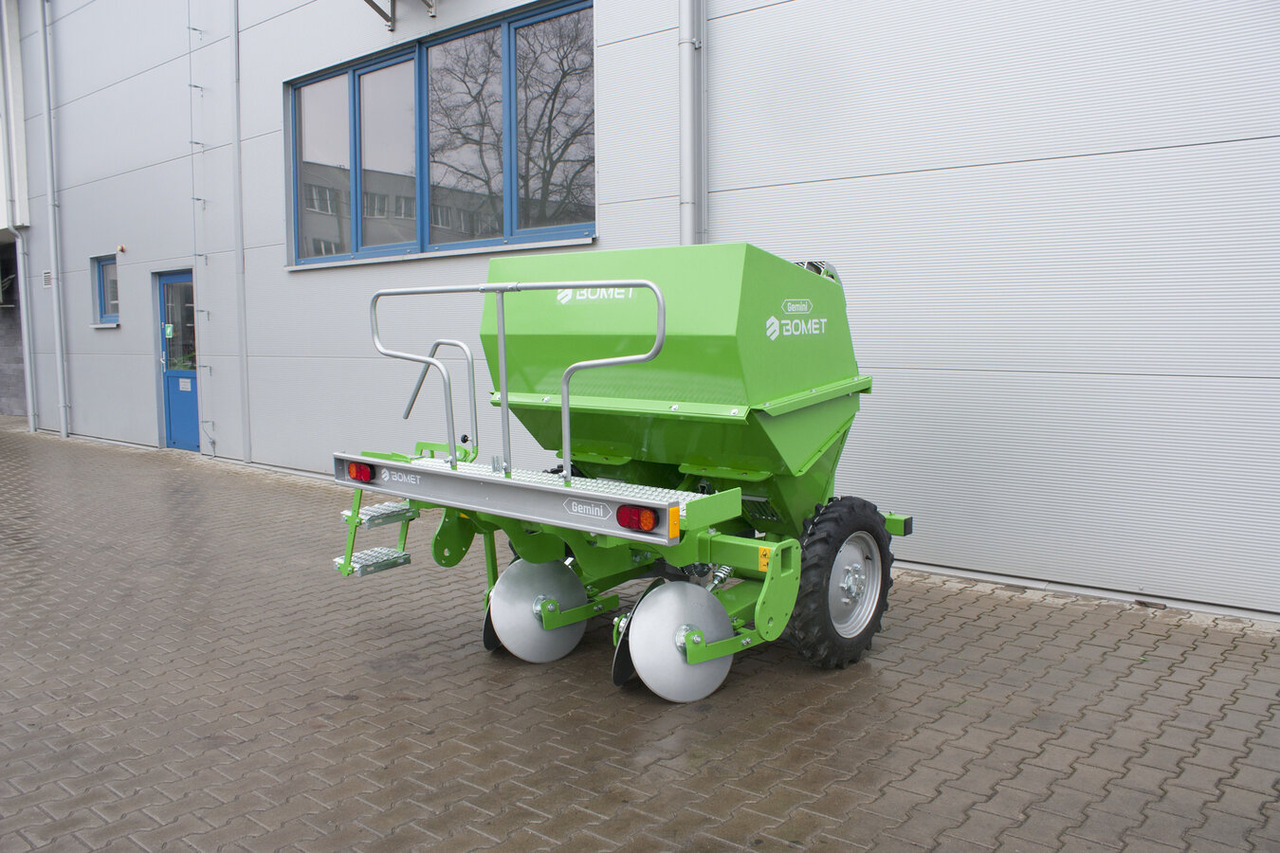Bomet Kartoffelpflanzmaschine / Potato planter / Planteuse de pomme de terre / Piantapatate / Sadzarka ziemniaków - Plantadora de patatas: foto 2 Bomet Kartoffelpflanzmaschine / Potato planter / Planteuse de pomme de terre / Piantapatate / Sadzarka ziemniaków - Plantadora de patatas: foto 2