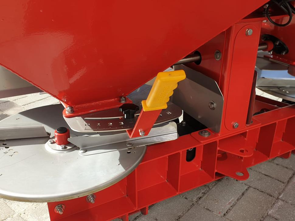 Esparcidor de fertilizantes nuevo Grass-Rol Düngerstreuer / Fertilizer spreader / Epandeur d'engrais / Spandiconcime / Rozsiewacz nawozu / Разбрасыватель удобрений 1600 l: foto 6