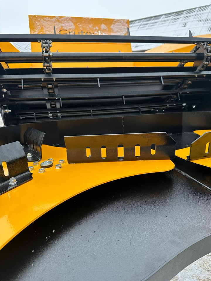 Empajadora nuevo Grutech Ballenabwickler / Straw blowers / Pailleuse / Trinciapaglia / Picadora de paja / Измельчитель соломы / Ścielarka słomy: foto 15
