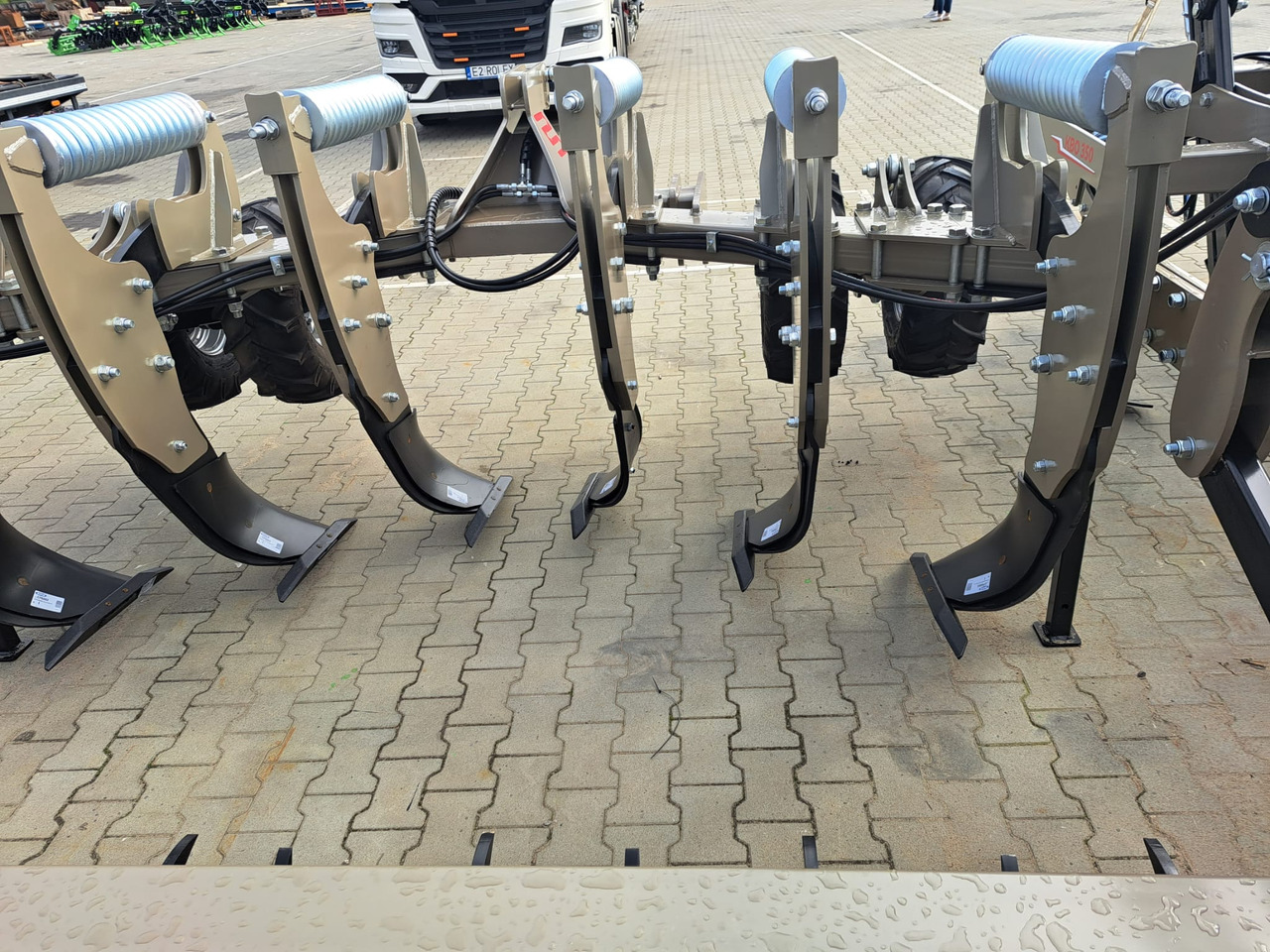 ROLEX Tiefenlockerer / Subsoiler / Décompacteur / Subsolador / Dissodatori / Глубокорыхлитель тип V / Głębosz typ V 3 m - Subsolador: foto 4 ROLEX Tiefenlockerer / Subsoiler / Décompacteur / Subsolador / Dissodatori / Глубокорыхлитель тип V / Głębosz typ V 3 m - Subsolador: foto 4