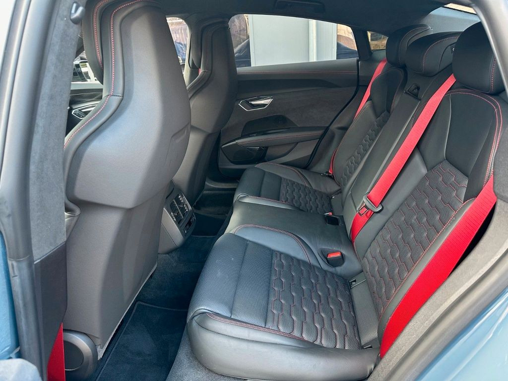 Sedan Audi e-tron GT RS quattro Laser-LED+Head-Up+360* Kam: foto 15