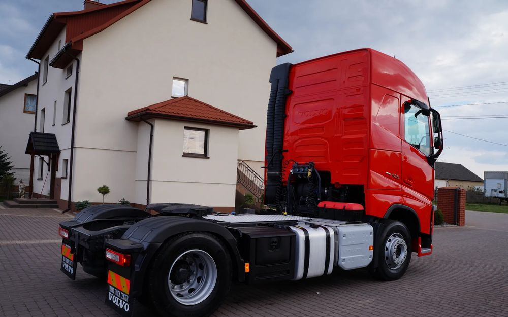 Volvo FH 4 EURO 6 GLOBETROTTER NISKI PRZEBIEG PEŁEN SERWIS - Cabeza tractora: foto 5 Volvo FH 4 EURO 6 GLOBETROTTER NISKI PRZEBIEG PEŁEN SERWIS - Cabeza tractora: foto 5