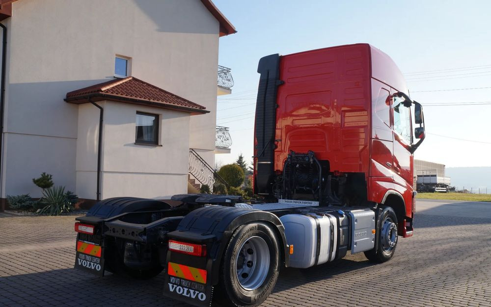 Volvo FH 4 EURO 6 GLOBETROTTER NISKI PRZEBIEG PEŁEN SERWIS - Cabeza tractora: foto 4 Volvo FH 4 EURO 6 GLOBETROTTER NISKI PRZEBIEG PEŁEN SERWIS - Cabeza tractora: foto 4