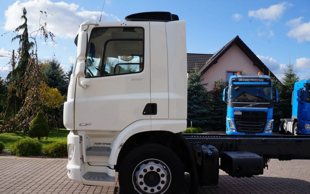 DAF CF 300 4X2 18T EURO 6 SILNIK 11L RAMA DO ZABUDOWY 176 TYS KM - Camión chasis: foto 5 DAF CF 300 4X2 18T EURO 6 SILNIK 11L RAMA DO ZABUDOWY 176 TYS KM - Camión chasis: foto 5