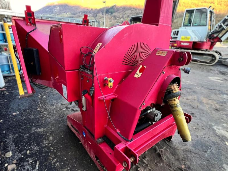 FSI TP250PTO Broyeur à branche arrière tracteur (NET DE TVA) - Trituradora de madera: foto 4 FSI TP250PTO Broyeur à branche arrière tracteur (NET DE TVA) - Trituradora de madera: foto 4