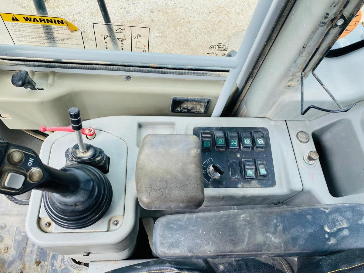 Retroexcavadora HYUNDAI Chargeuse articulé HL770-7A 23T: foto 17