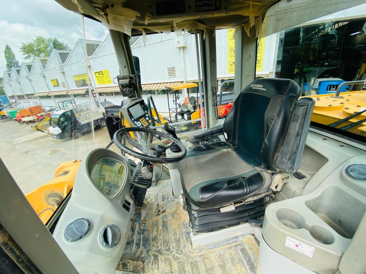Retroexcavadora HYUNDAI Chargeuse articulé HL770-7A 23T: foto 15