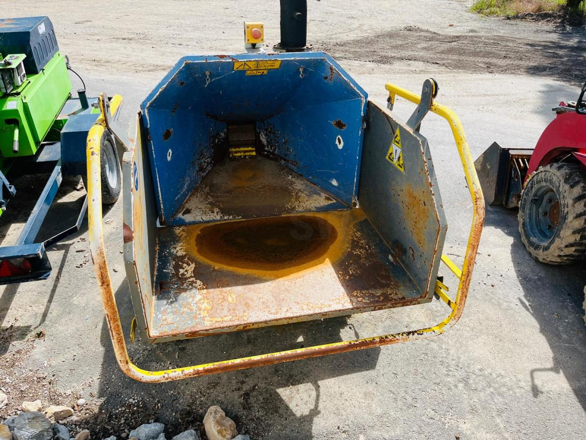 ISEKI Broyeur de branche - Trituradora de madera: foto 5 ISEKI Broyeur de branche - Trituradora de madera: foto 5