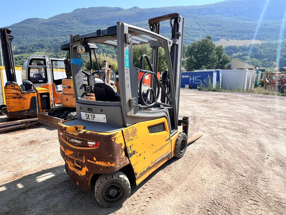 Jungheinrich EFG318 400ZZ Chariot élévateur électrique 1,8T - Carretilla elevadora eléctrica: foto 3 Jungheinrich EFG318 400ZZ Chariot élévateur électrique 1,8T - Carretilla elevadora eléctrica: foto 3