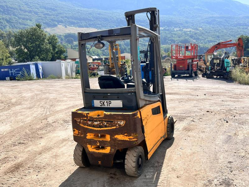 Jungheinrich EFG318 400ZZ Chariot élévateur électrique 1,8T - Carretilla elevadora eléctrica: foto 3 Jungheinrich EFG318 400ZZ Chariot élévateur électrique 1,8T - Carretilla elevadora eléctrica: foto 3