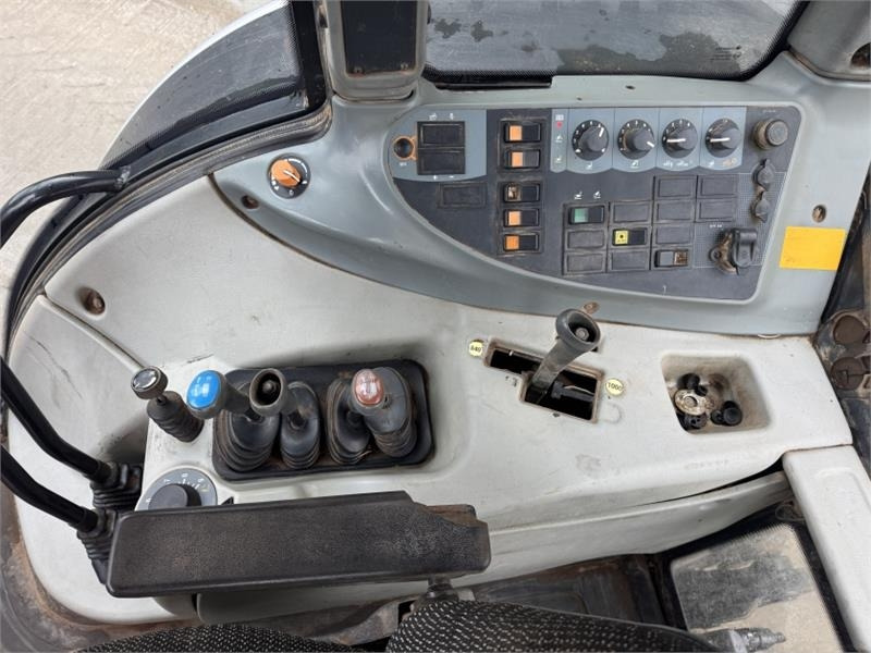 Leasing de Valtra T121 Tractor  Valtra T121 Tractor: foto 15