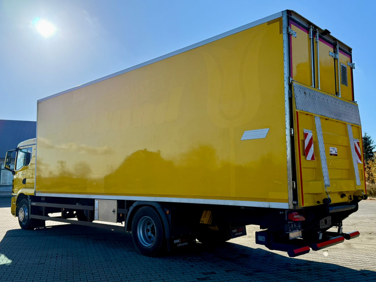 MAN 18.320 / IZOTERMA / GRZANA / WINDA / 20 EUROPALET / AUTOMAT / 170 TYŚ KM / 2021 R / SYPIALKA / CAŁY NA PODUSZKACH / SPROWADZONY / JAK NOWY - Camión isotérmico: foto 3 MAN 18.320 / IZOTERMA / GRZANA / WINDA / 20 EUROPALET / AUTOMAT / 170 TYŚ KM / 2021 R / SYPIALKA / CAŁY NA PODUSZKACH / SPROWADZONY / JAK NOWY - Camión isotérmico: foto 3