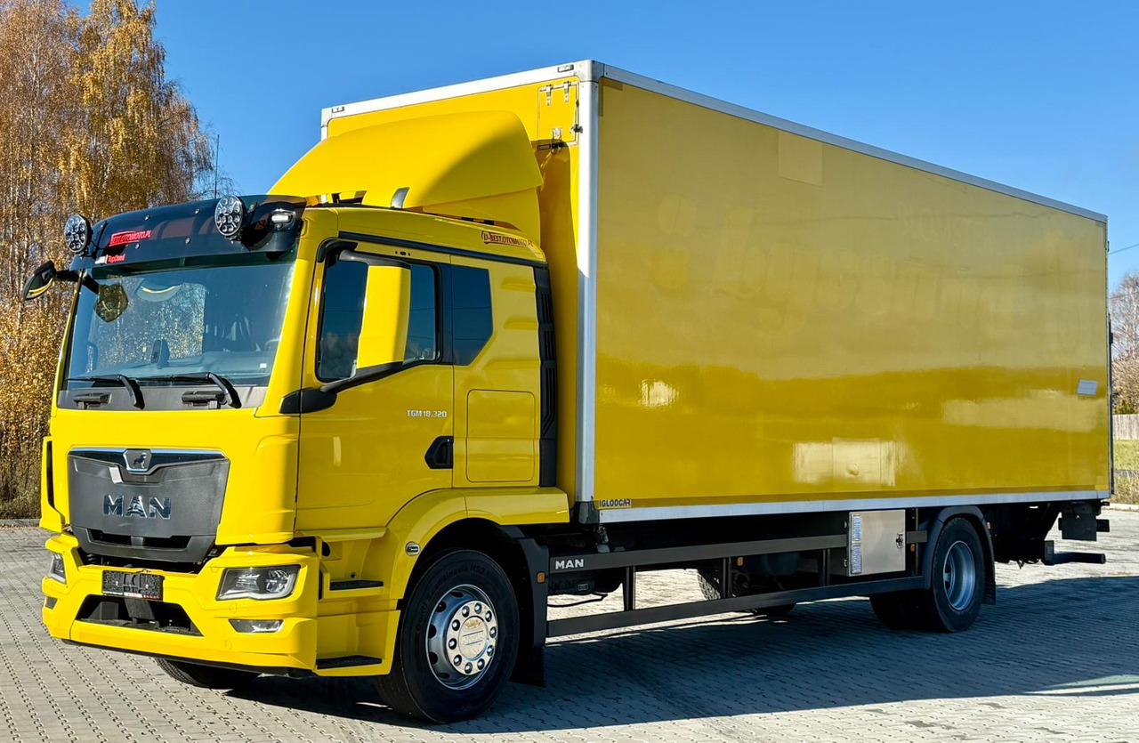 MAN 18.320 / IZOTERMA / GRZANA / WINDA / 20 EUROPALET / AUTOMAT / 170 TYŚ KM / 2021 R / SYPIALKA / CAŁY NA PODUSZKACH / SPROWADZONY / JAK NOWY - Camión isotérmico: foto 2 MAN 18.320 / IZOTERMA / GRZANA / WINDA / 20 EUROPALET / AUTOMAT / 170 TYŚ KM / 2021 R / SYPIALKA / CAŁY NA PODUSZKACH / SPROWADZONY / JAK NOWY - Camión isotérmico: foto 2