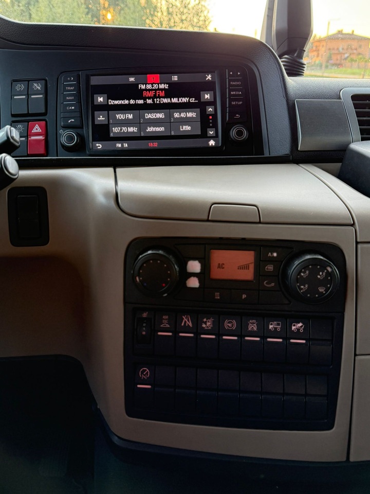 Camión lona MAN TGM 12.250 / TGL / BURTO - FIRANKA / WINDA / 18 PALET / AUTOMAT: foto 26