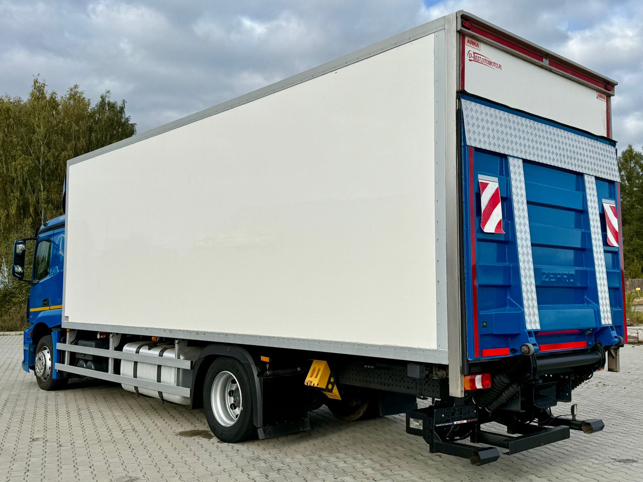MERCEDES-BENZ ACTROS 1836 / CHŁODNIA / WINDA / 18 PALET / SILNIK 10677 cm3 / CARRIER / SYPIALKA / AUTOMAT / 2018 ROK - Camión frigorífico: foto 4 MERCEDES-BENZ ACTROS 1836 / CHŁODNIA / WINDA / 18 PALET / SILNIK 10677 cm3 / CARRIER / SYPIALKA / AUTOMAT / 2018 ROK - Camión frigorífico: foto 4