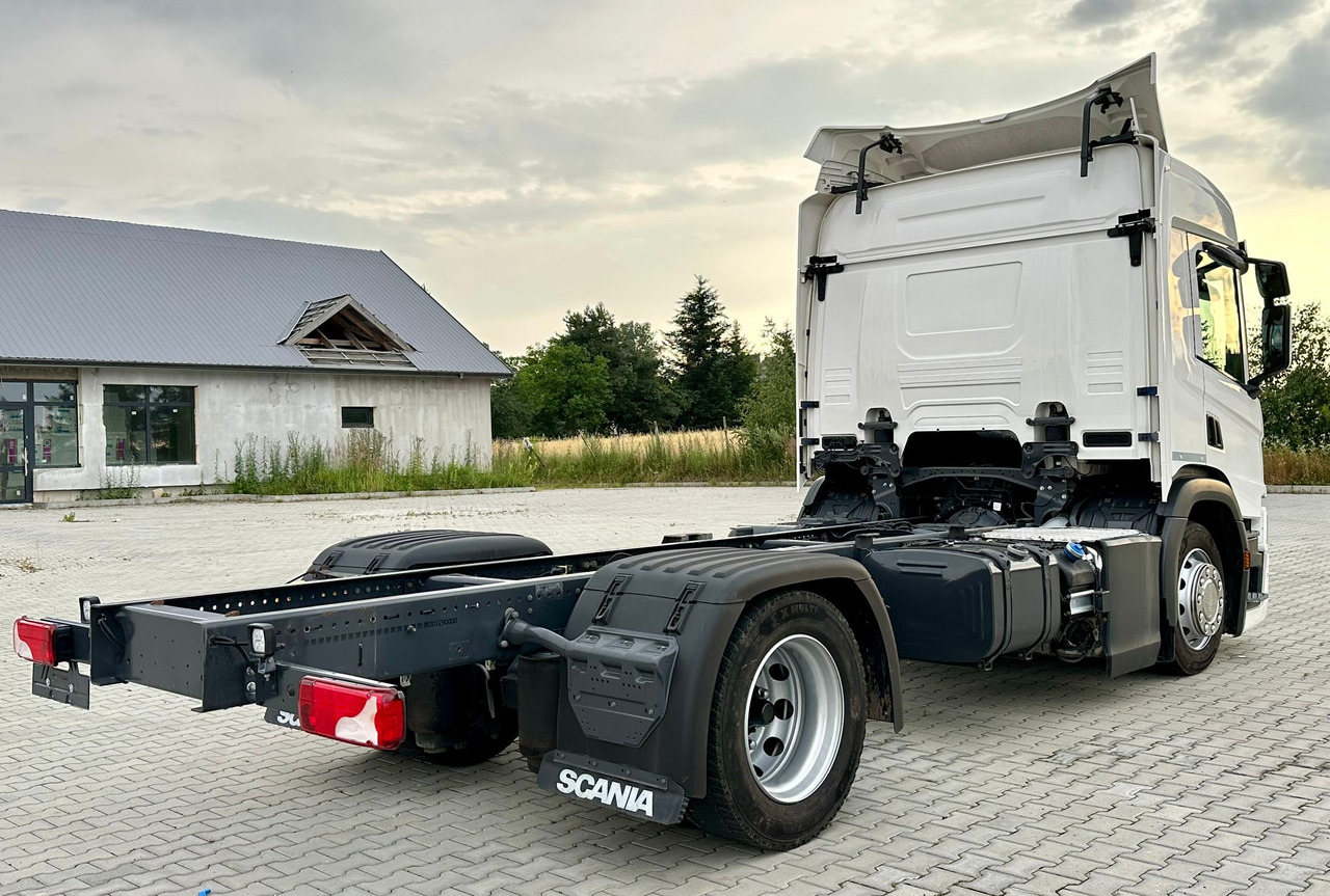 SCANIA P220 / RAMA DO ZABUDOWY / ROZSTAW OSI 3.90 M / SILNIK 6 / WYWROTKA / BECZKA / HAKOWIEC / UTRZYMANIE DRÓG / AUTOMAT / 2019 ROK / NISKI PRZEBIEG - Camión chasis: foto 4 SCANIA P220 / RAMA DO ZABUDOWY / ROZSTAW OSI 3.90 M / SILNIK 6 / WYWROTKA / BECZKA / HAKOWIEC / UTRZYMANIE DRÓG / AUTOMAT / 2019 ROK / NISKI PRZEBIEG - Camión chasis: foto 4
