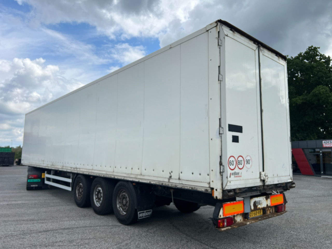 Kögel 2x lift axle, SAF disc - Semirremolque caja cerrada: foto 4 Kögel 2x lift axle, SAF disc - Semirremolque caja cerrada: foto 4