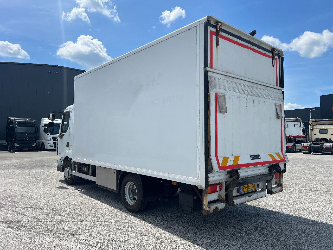 Renault Midliner 160 Manual - Camión caja cerrada: foto 4 Renault Midliner 160 Manual - Camión caja cerrada: foto 4