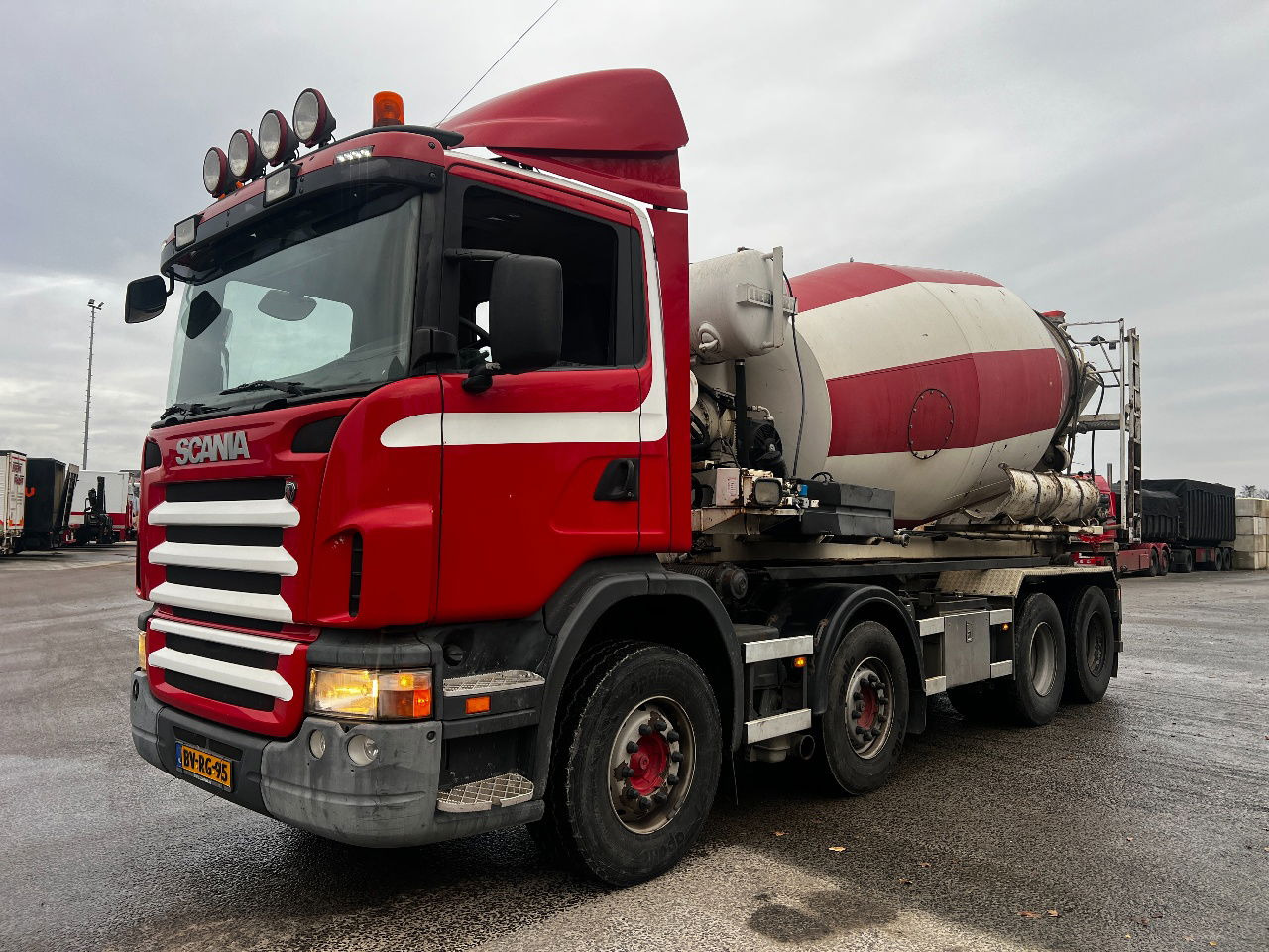 Scania G420 8x4 Liebherr 10m3 mixer met eigen motor - Camión hormigonera: foto 1 Scania G420 8x4 Liebherr 10m3 mixer met eigen motor - Camión hormigonera: foto 1