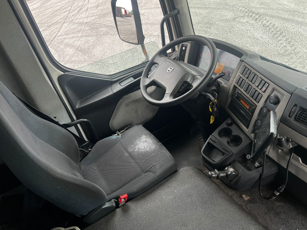 Camión caja cerrada Volvo FL 12.240 Euro 5, NL truck: foto 9