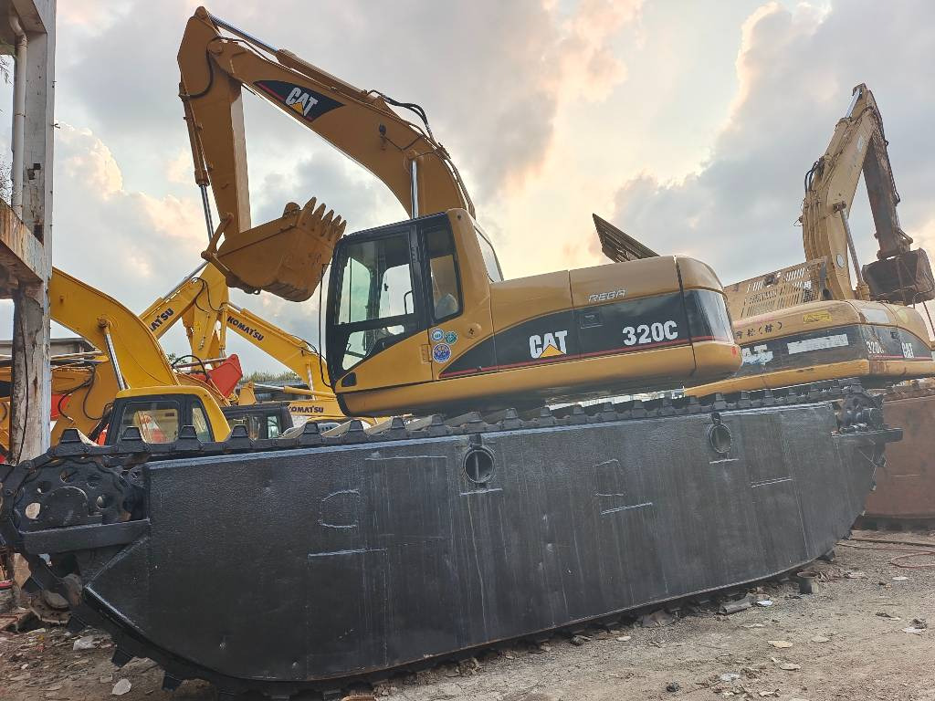 CAT 320 C - Excavadora anfibia: foto 1 CAT 320 C - Excavadora anfibia: foto 1