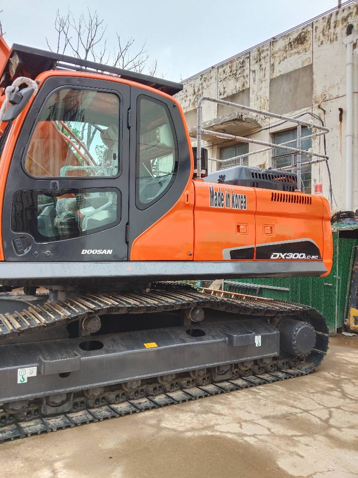 Doosan DX 300 LC - Excavadora de cadenas: foto 1 Doosan DX 300 LC - Excavadora de cadenas: foto 1