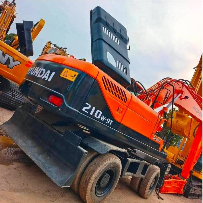 Hyundai 210 W-9 - Excavadora de ruedas: foto 1 Hyundai 210 W-9 - Excavadora de ruedas: foto 1