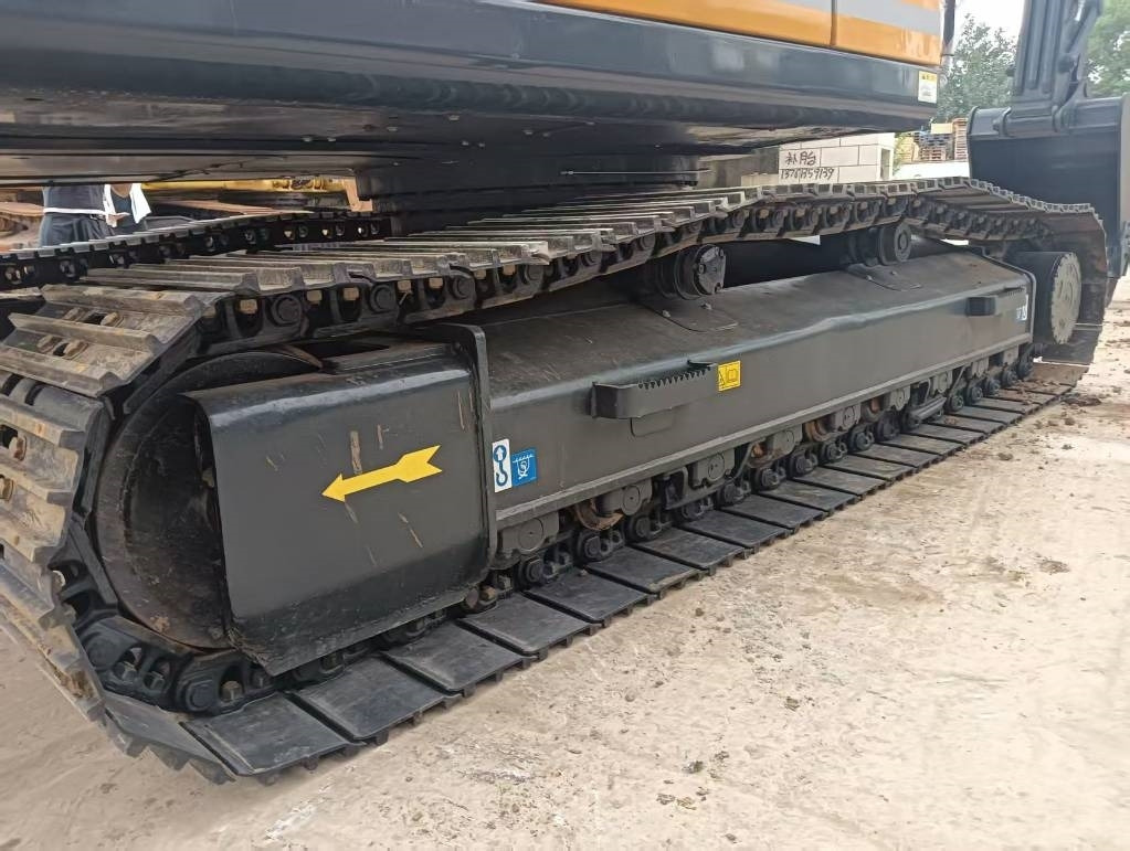 Excavadora de cadenas Hyundai 220 LC-9S: foto 15 Excavadora de cadenas Hyundai 220 LC-9S: foto 15