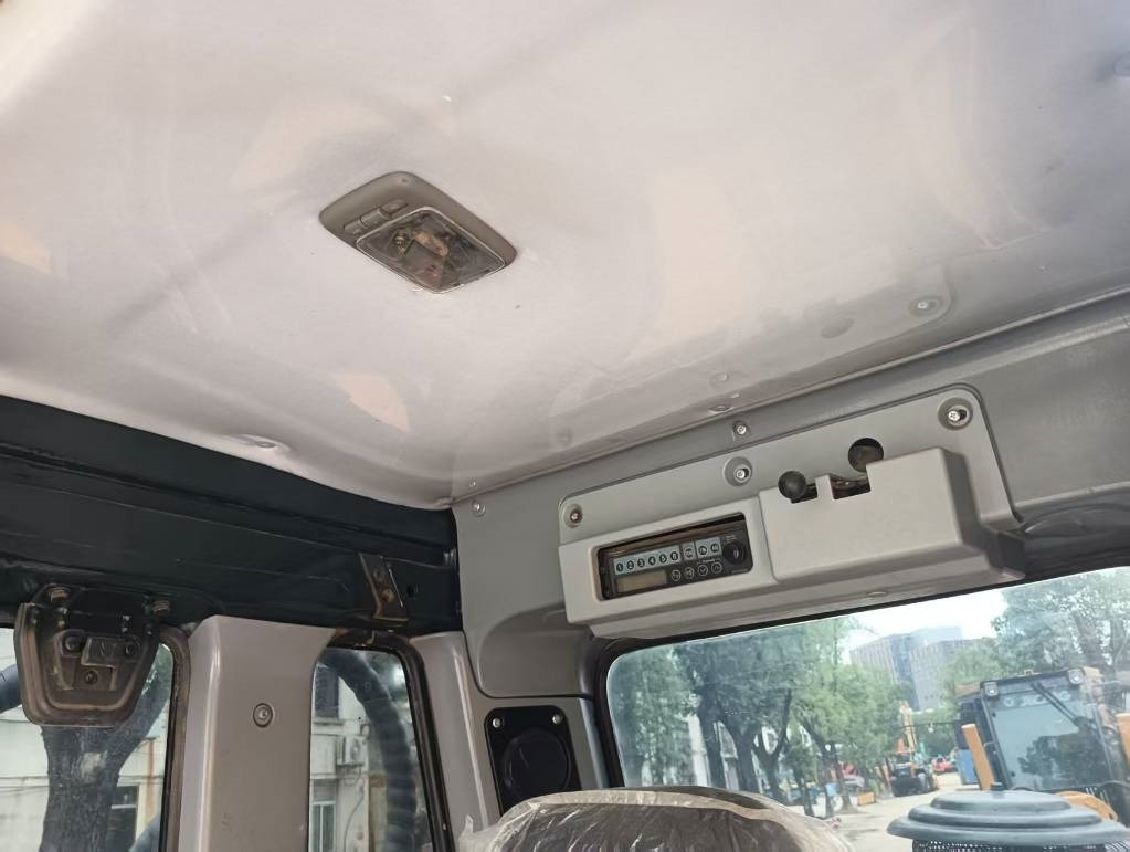 Excavadora de cadenas Hyundai 220 LC-9S: foto 10 Excavadora de cadenas Hyundai 220 LC-9S: foto 10