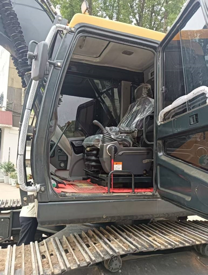 Excavadora de cadenas Hyundai 220 LC-9S: foto 12 Excavadora de cadenas Hyundai 220 LC-9S: foto 12