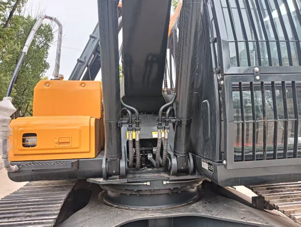 Excavadora de cadenas Hyundai 220 LC-9S: foto 8 Excavadora de cadenas Hyundai 220 LC-9S: foto 8