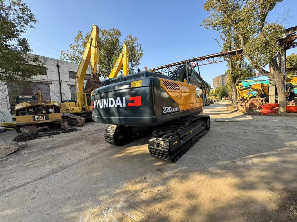 Hyundai 220LC-9S - Excavadora de cadenas: foto 4 Hyundai 220LC-9S - Excavadora de cadenas: foto 4