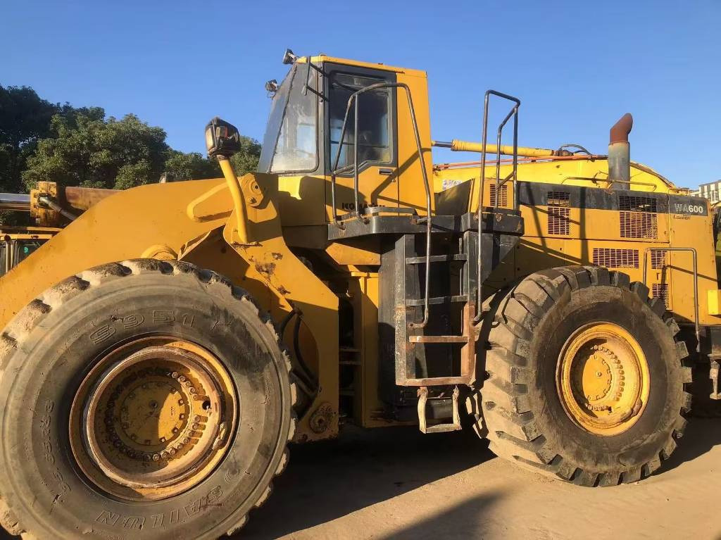 Komatsu WA 600-3 - Cargadora de ruedas: foto 3 Komatsu WA 600-3 - Cargadora de ruedas: foto 3