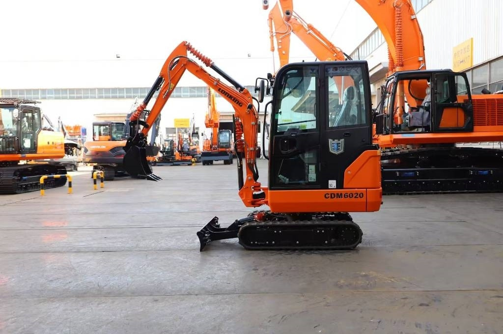 Lonking LG 6020 BRAND NEW MACHINE - Excavadora de cadenas: foto 3 Lonking LG 6020 BRAND NEW MACHINE - Excavadora de cadenas: foto 3