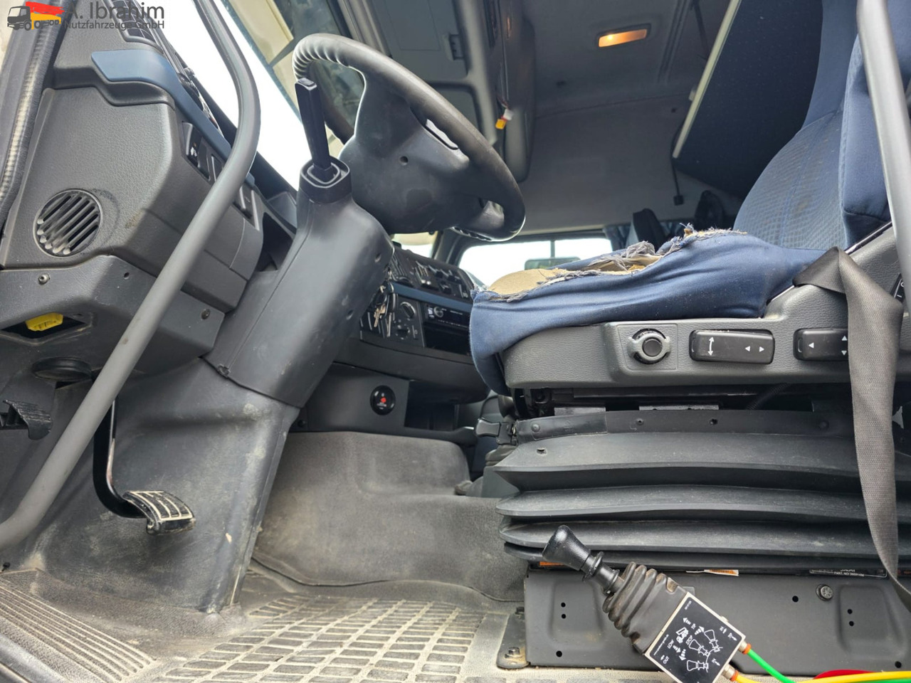Volvo FH 520 | 6x4 | Schaltgetriebe | Blatt Blatt Klima | Trommelbremse | 3 Pedals - Cabeza tractora: foto 3 Volvo FH 520 | 6x4 | Schaltgetriebe | Blatt Blatt Klima | Trommelbremse | 3 Pedals - Cabeza tractora: foto 3