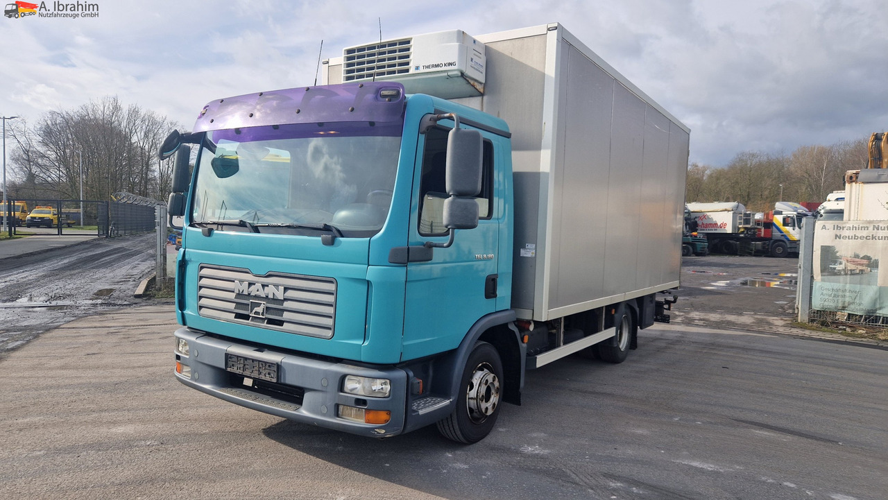 MAN 8.180 Thermokingkühlung - 30 ° sauber, 3. Gang kratzt, voll fahrbereit - Camión frigorífico: foto 1 MAN 8.180 Thermokingkühlung - 30 ° sauber, 3. Gang kratzt, voll fahrbereit - Camión frigorífico: foto 1