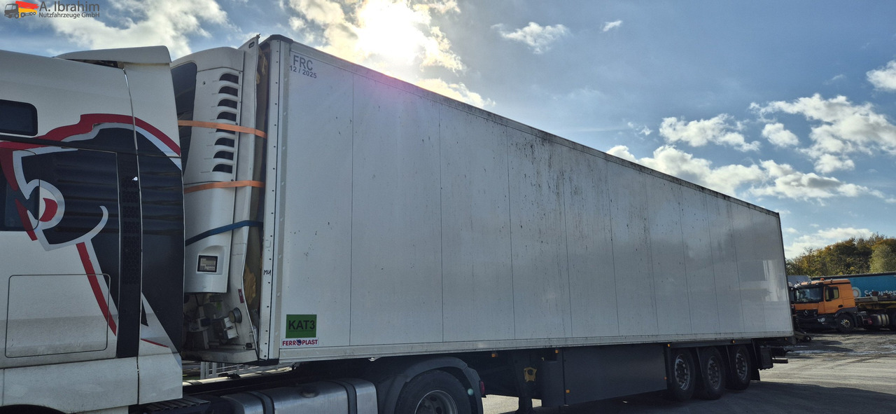 Schmitz SKO 24 Stirnwandschaden, voll fahrbereit Schmitz Kühlaggregat - Semirremolque frigorífico: foto 1 Schmitz SKO 24 Stirnwandschaden, voll fahrbereit Schmitz Kühlaggregat - Semirremolque frigorífico: foto 1