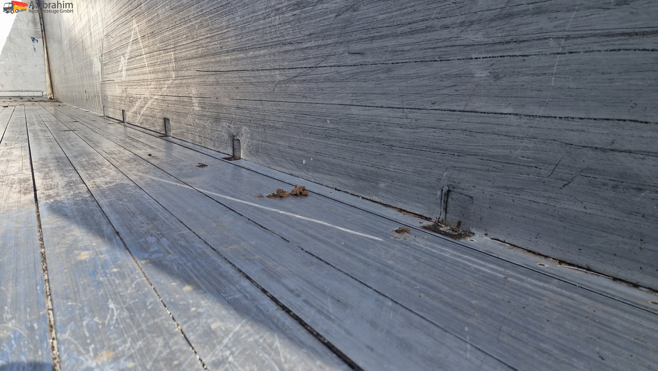 Schmitz SW 24 Schubboden, Liftachse,Ersatzradhalterung Kabelfernbedienung, Trichter - Semirremolque piso movil: foto 3 Schmitz SW 24 Schubboden, Liftachse,Ersatzradhalterung Kabelfernbedienung, Trichter - Semirremolque piso movil: foto 3