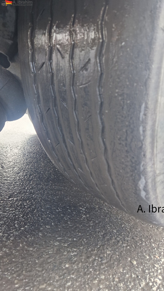 Schmitz SW 24 Schubboden, Liftachse,Ersatzradhalterung Kabelfernbedienung, Trichter - Semirremolque piso movil: foto 5 Schmitz SW 24 Schubboden, Liftachse,Ersatzradhalterung Kabelfernbedienung, Trichter - Semirremolque piso movil: foto 5